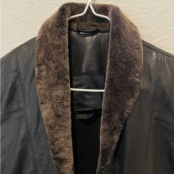 Veda Dom shearling shawl collar leather jacket (P) - Picture 7 of 10